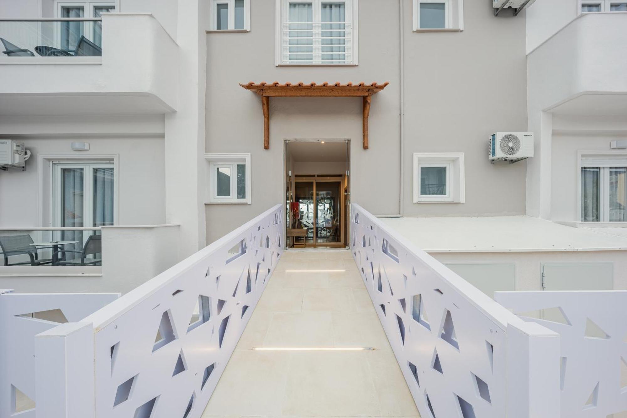 Anna Beach Suites Лименария Екстериор снимка